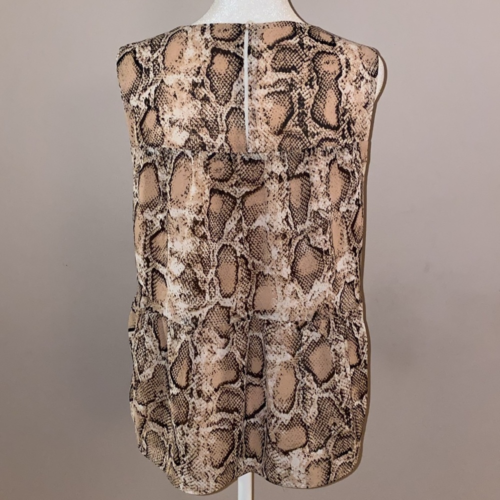 Gilli Snake Print Tiered Sleeveless Top - Picture 4 of 13